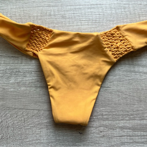 Frankie’s bikini - Picture 6 of 7